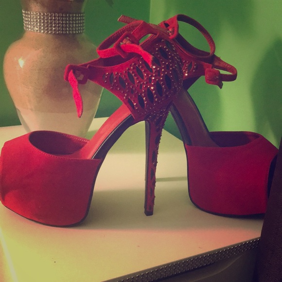 Red Pumps*****SOLD SOLD SOLD**** - Picture 1 of 3